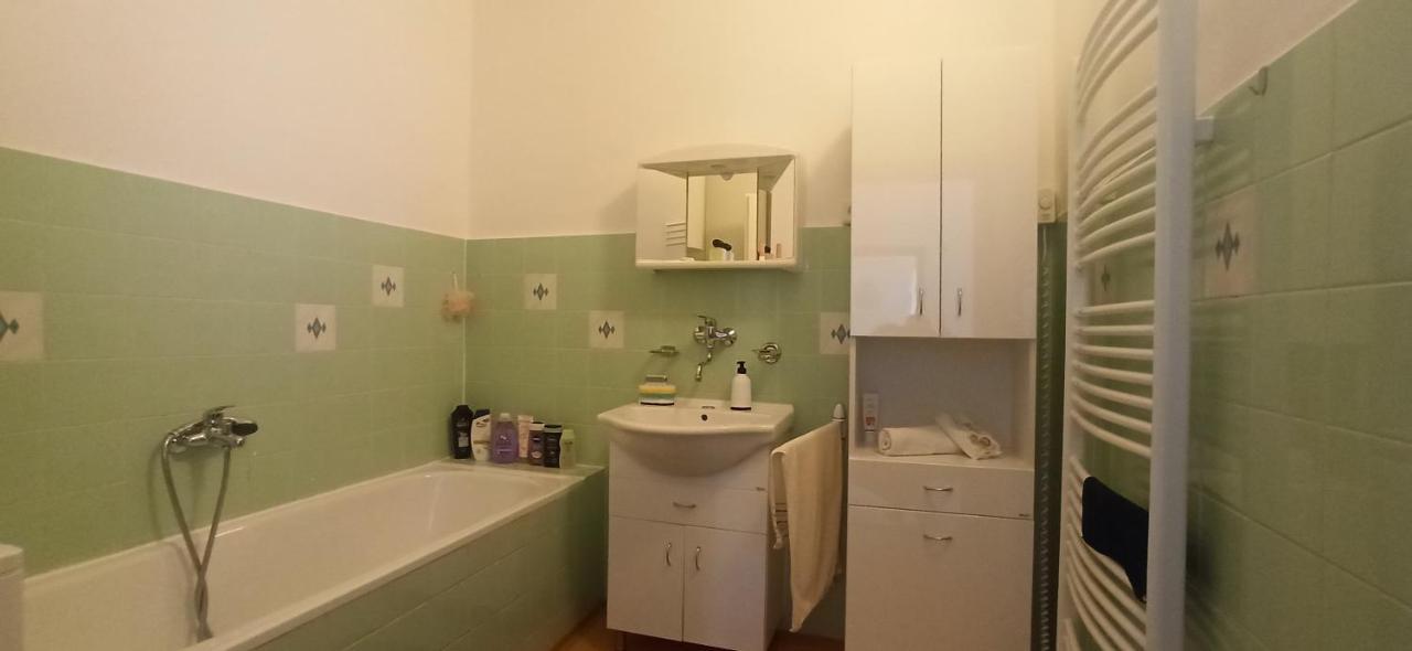Rodinny Apartman U Broumovskeho Namesti Exterior photo